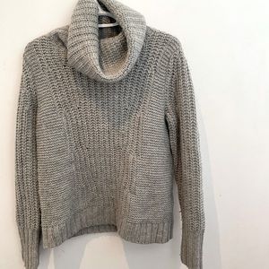 Banana Republic turtleneck grey sweater made with Italian yarn. Size S